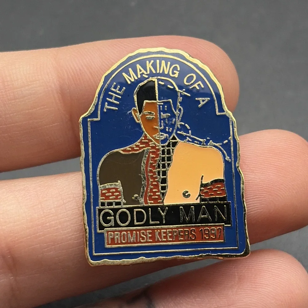 The Making Of A Godly Man‎ Promise Keepers 1997 Lapel Hat Pin